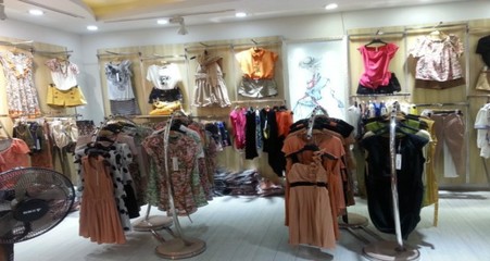 探尋中國(guó)商業(yè)脈搏 七浦路與深圳的服裝批發(fā)市場(chǎng)及日用百貨業(yè)態(tài)比較